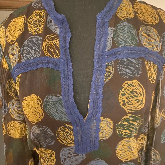 BCBG Silk Sheer Geometric Blouse with Balloon Sleeves and Lace Trim size S - Picture 6 of 11